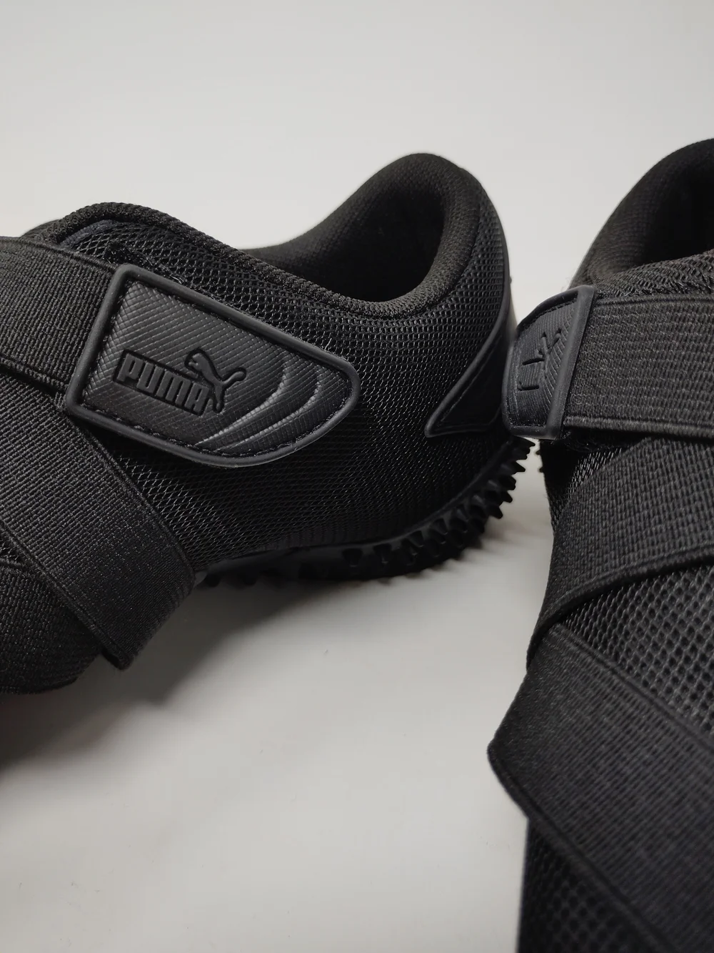 Puma Mostro OG Black Silver Mesh Touch Strap Sneakers Size 8.5 Women